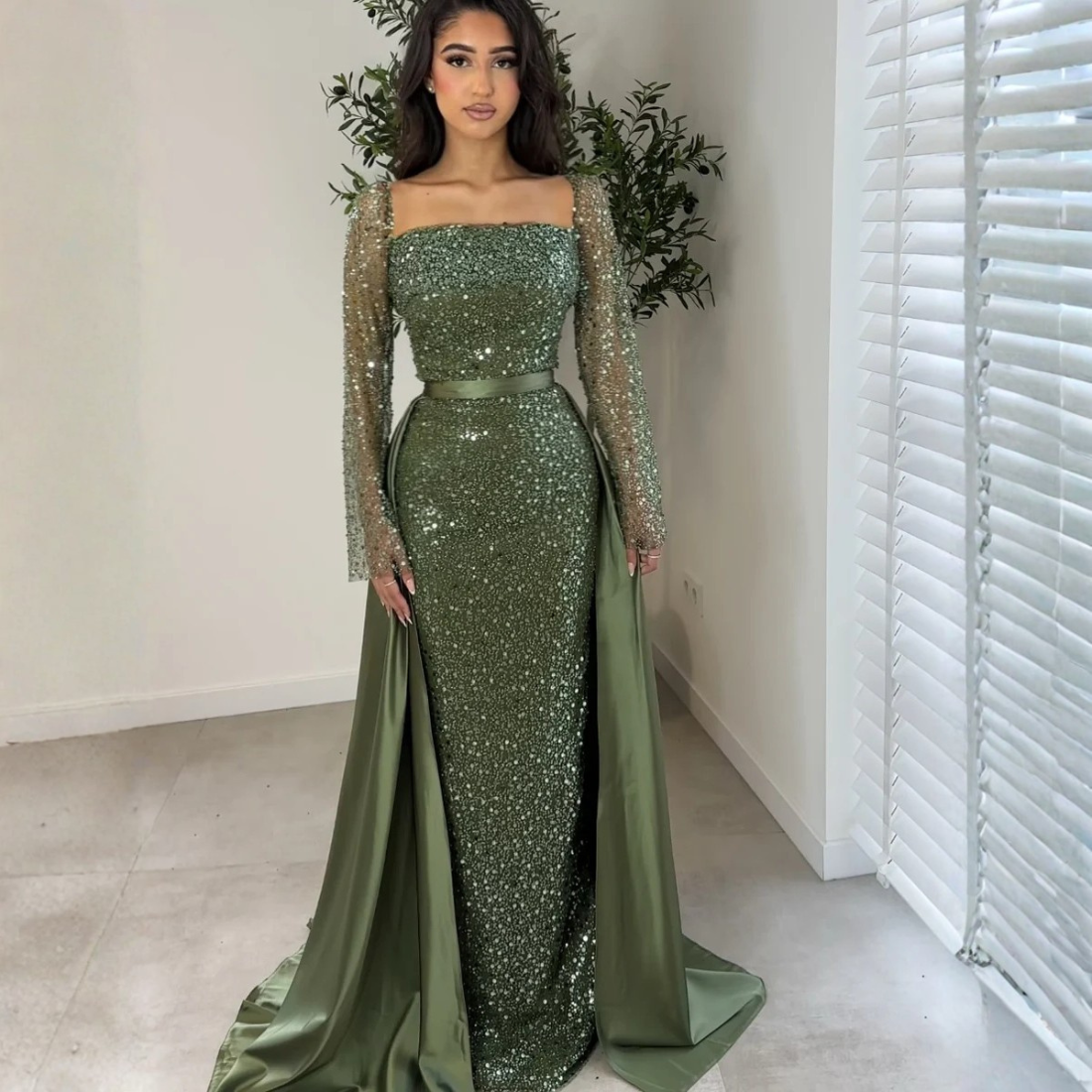 Green Sparkly Glitter Long Sleeves Satin Train Evening Gown, Front