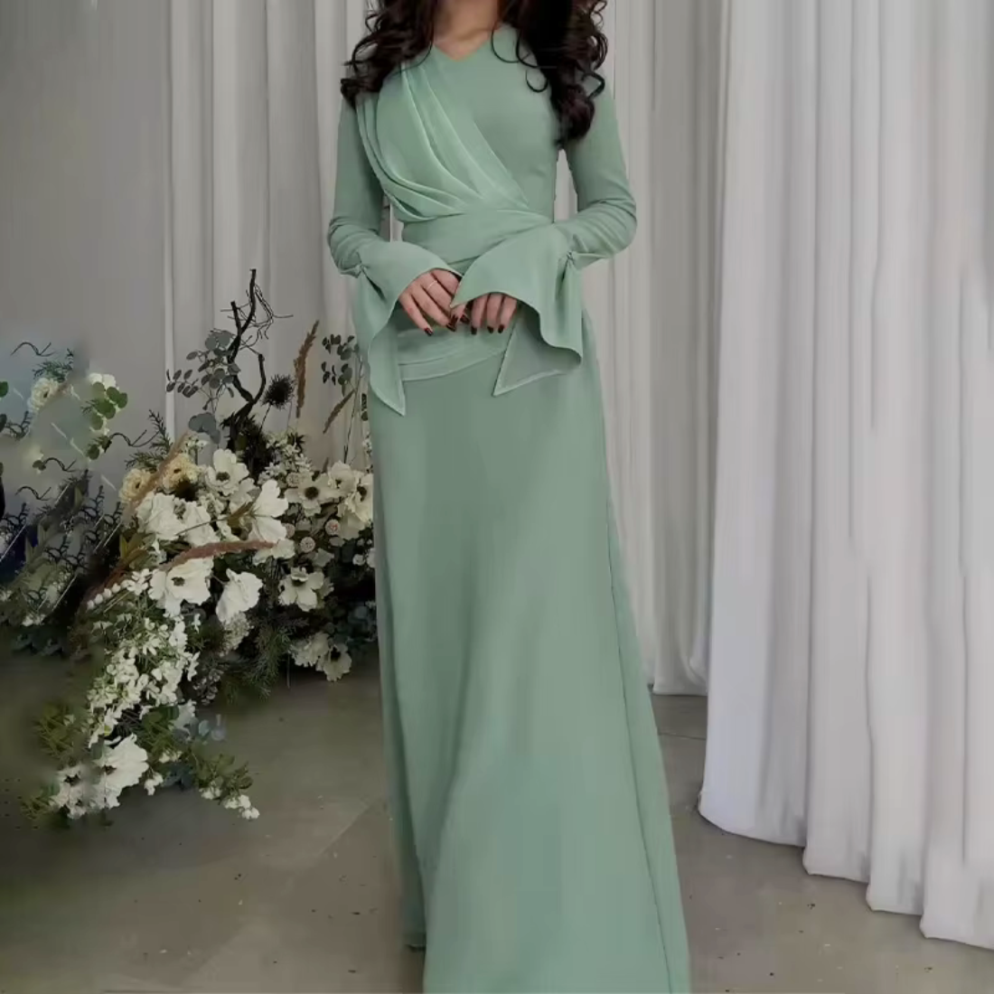 Green Modest Flare Sleeves Pleated Slim Long Dress, Front